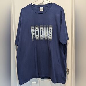 NWOT Port & Company Fan Favorite "FOCUS" Graphic T-Shirt - Men's XL - Navy Blue